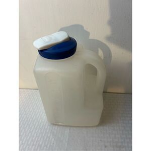 Rubbermaid blue lid 1 gal 128oz (some discoloration)